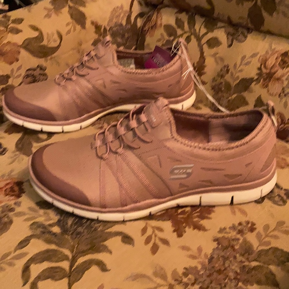 Gym shoes rose gold